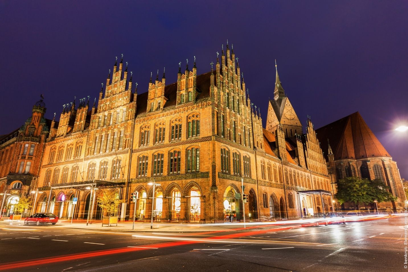 Wir stellen 10 beliebte Sehenswürdigkeiten in Hannover vor.
